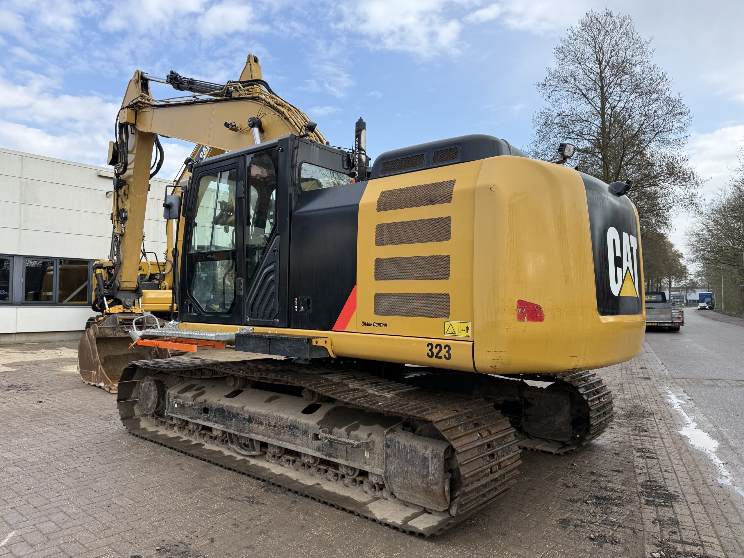 Caterpillar 323E