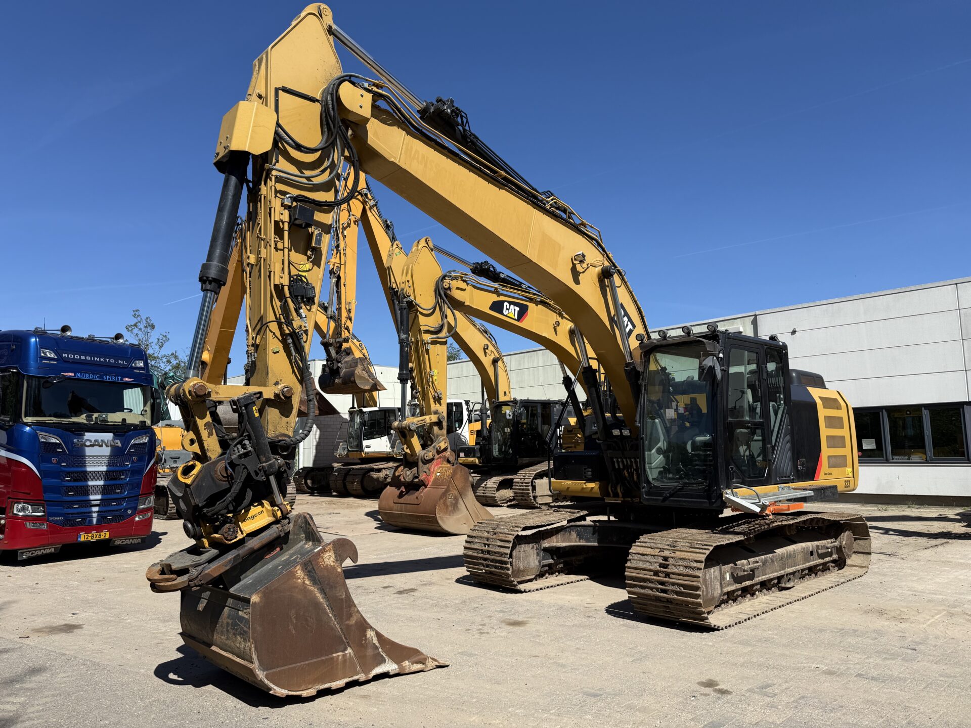 Caterpillar 323E