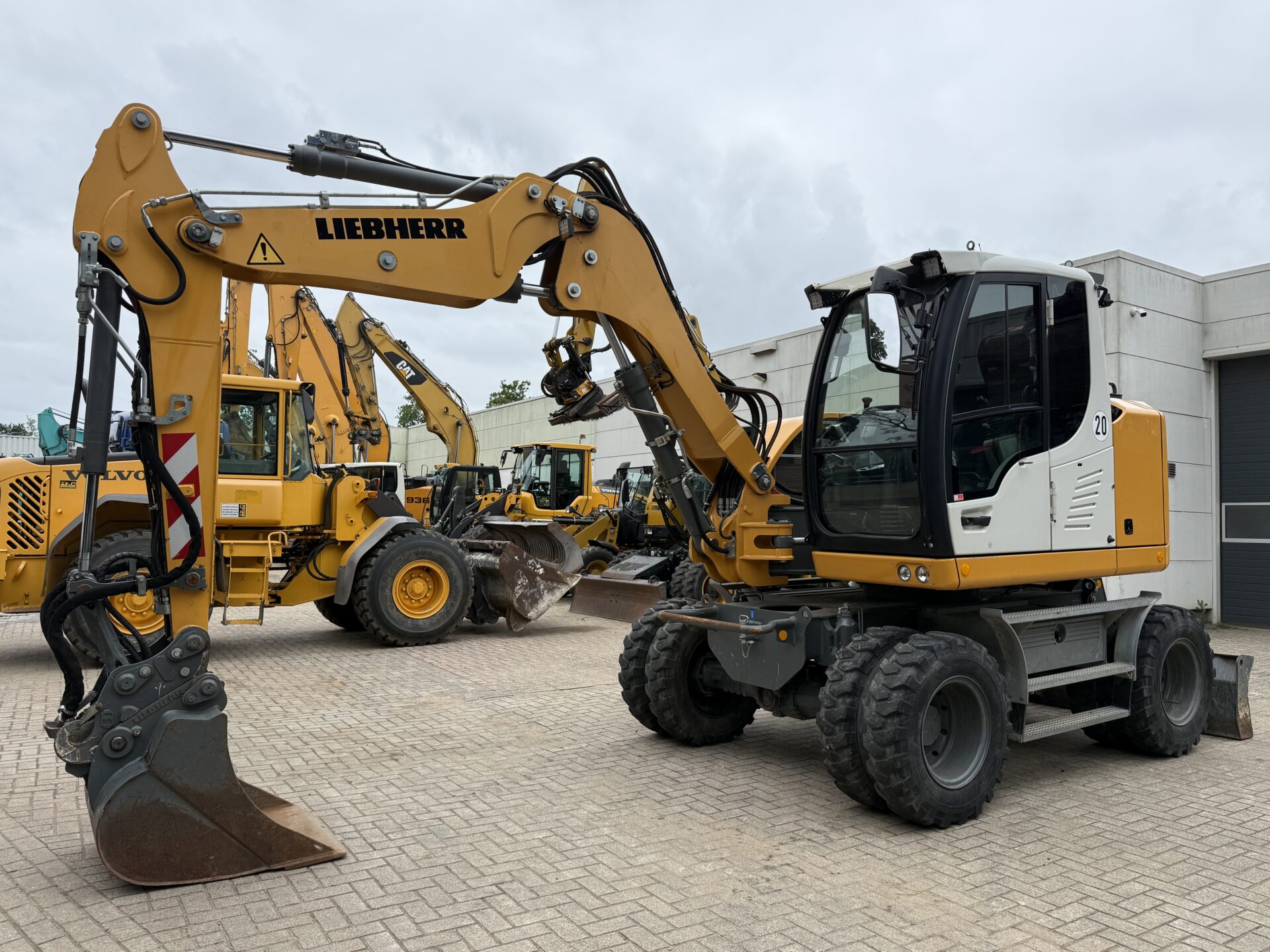 Liebherr A910