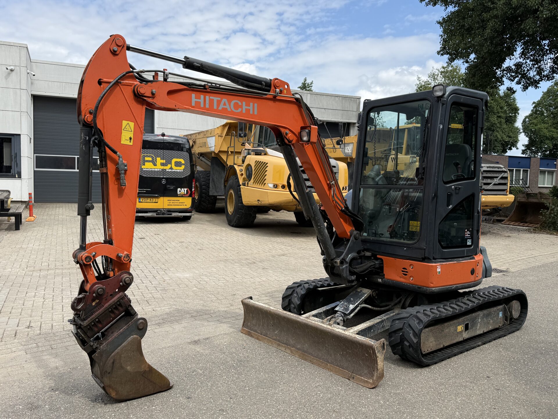 Hitachi ZX38U