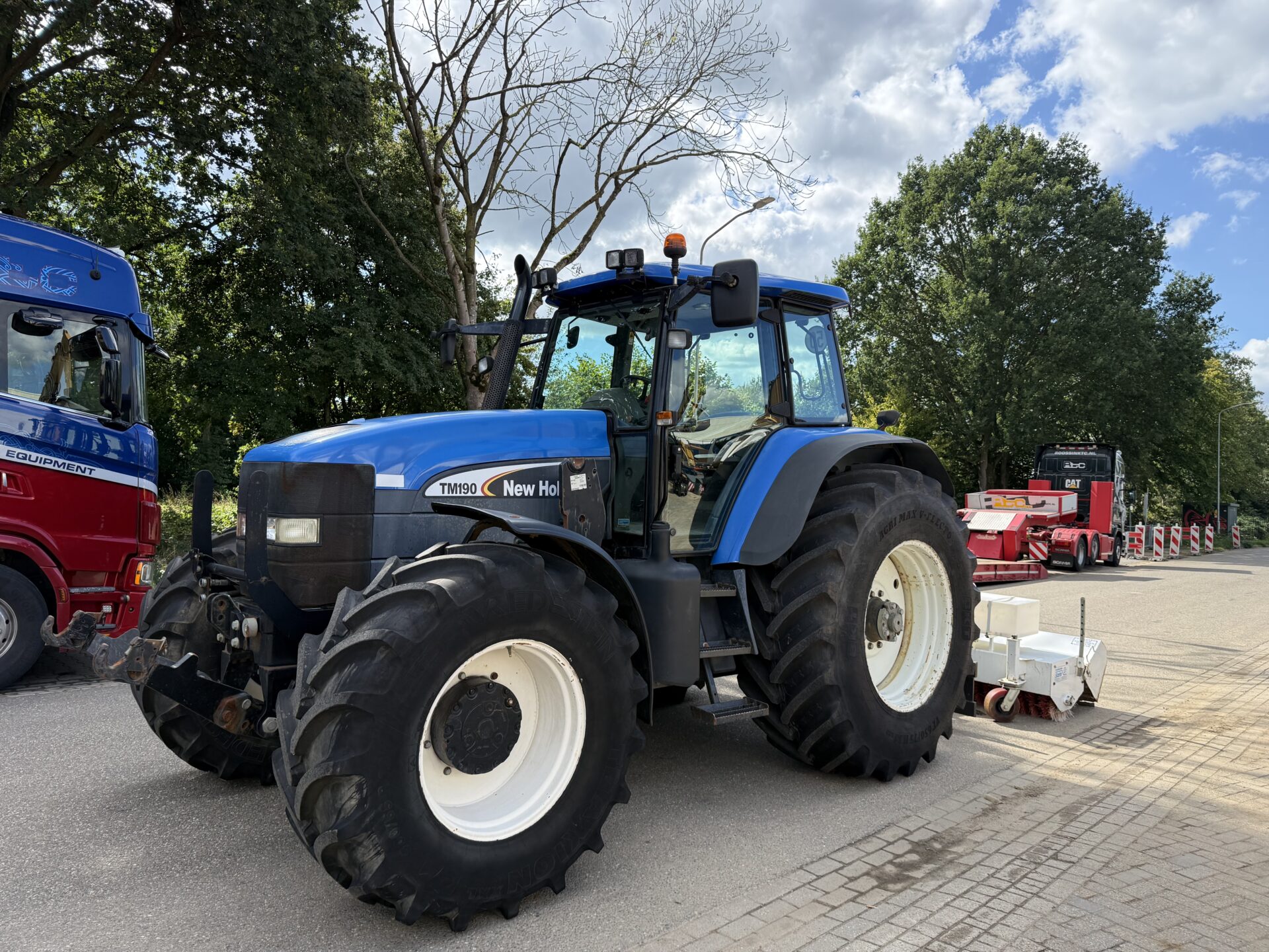 New Holland TM190
