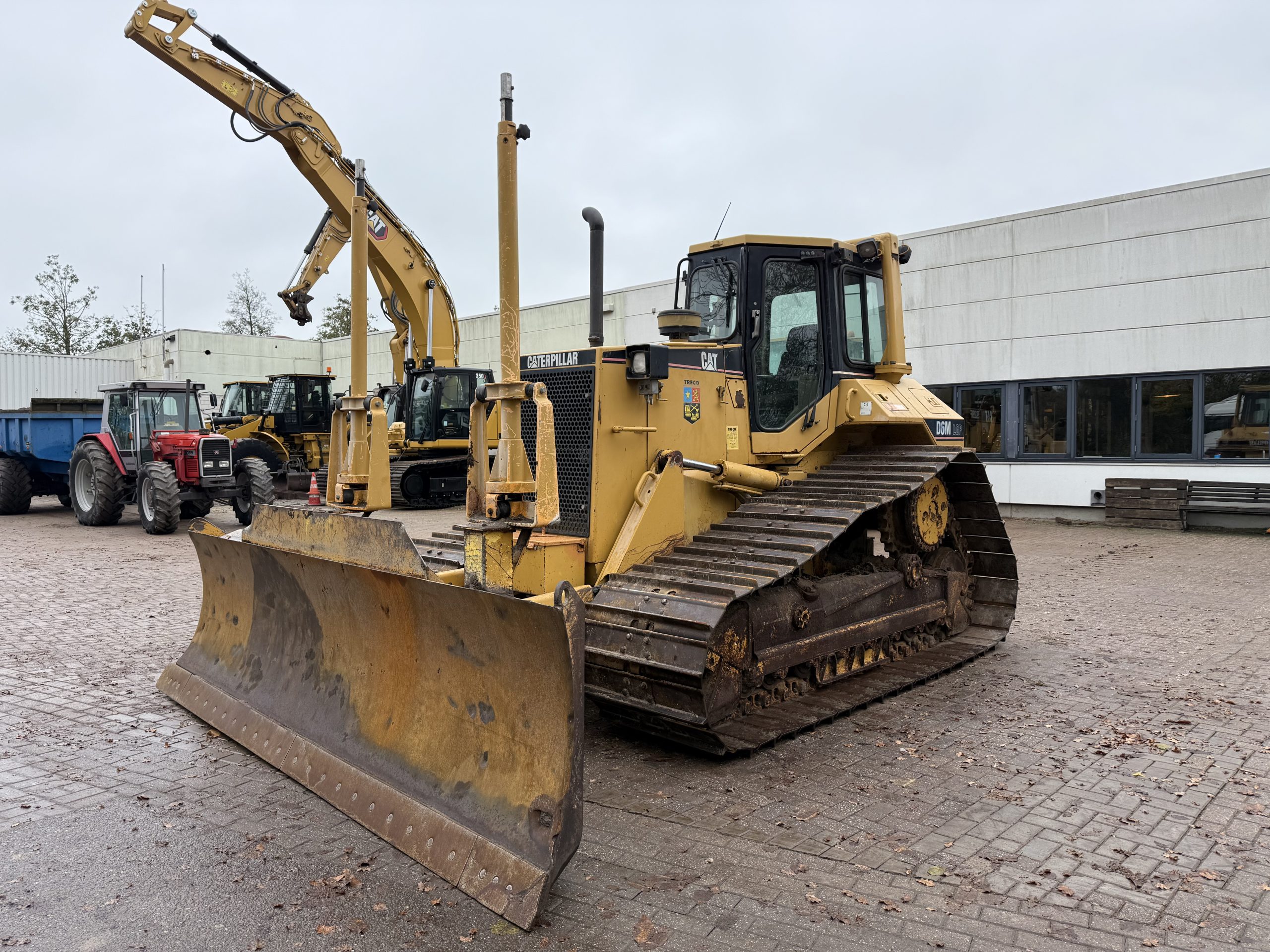 Caterpillar D6M